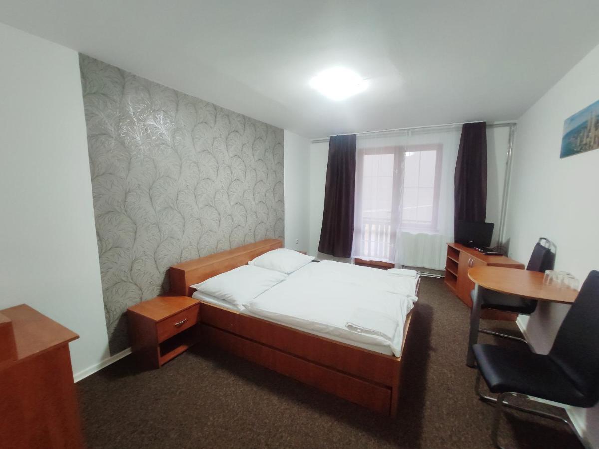 Horsky Hotel Eva Svätý Jur Oda fotoğraf