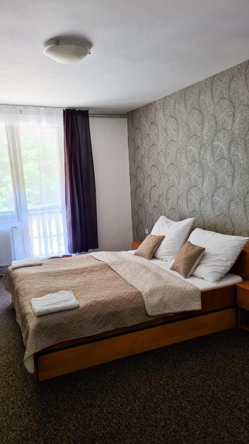 Horsky Hotel Eva Svätý Jur Dış mekan fotoğraf