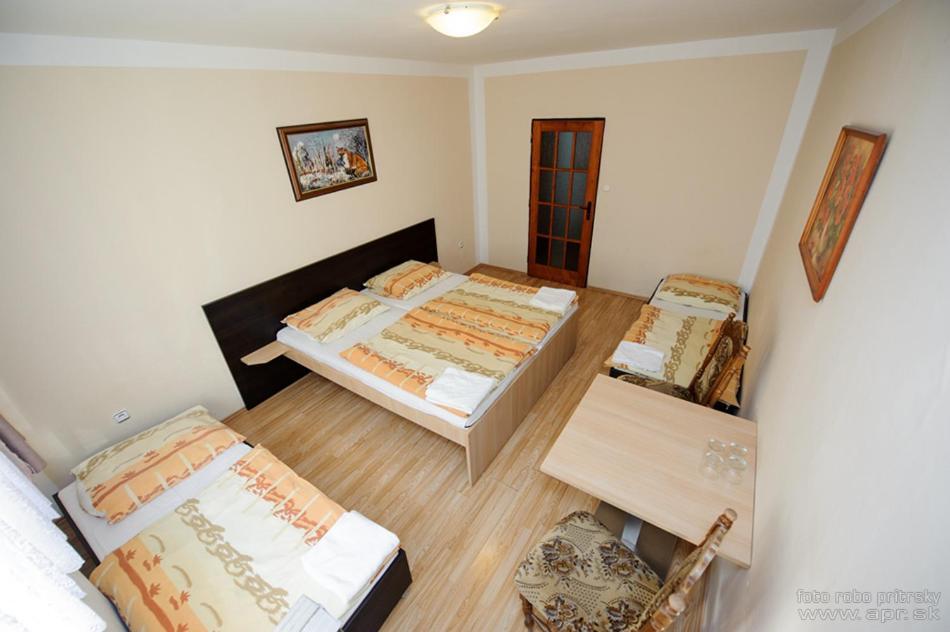 Horsky Hotel Eva Svätý Jur Dış mekan fotoğraf