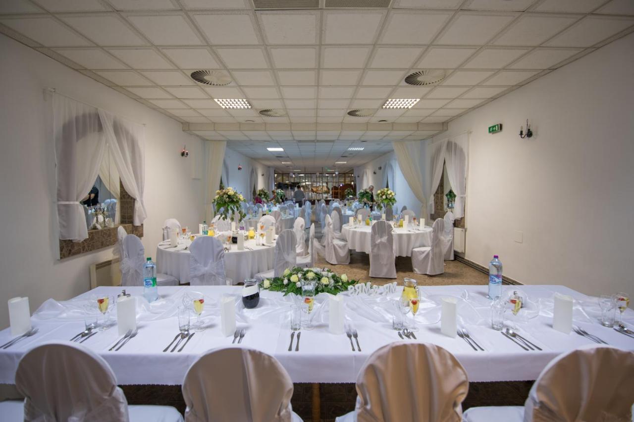 Horsky Hotel Eva Svätý Jur Dış mekan fotoğraf