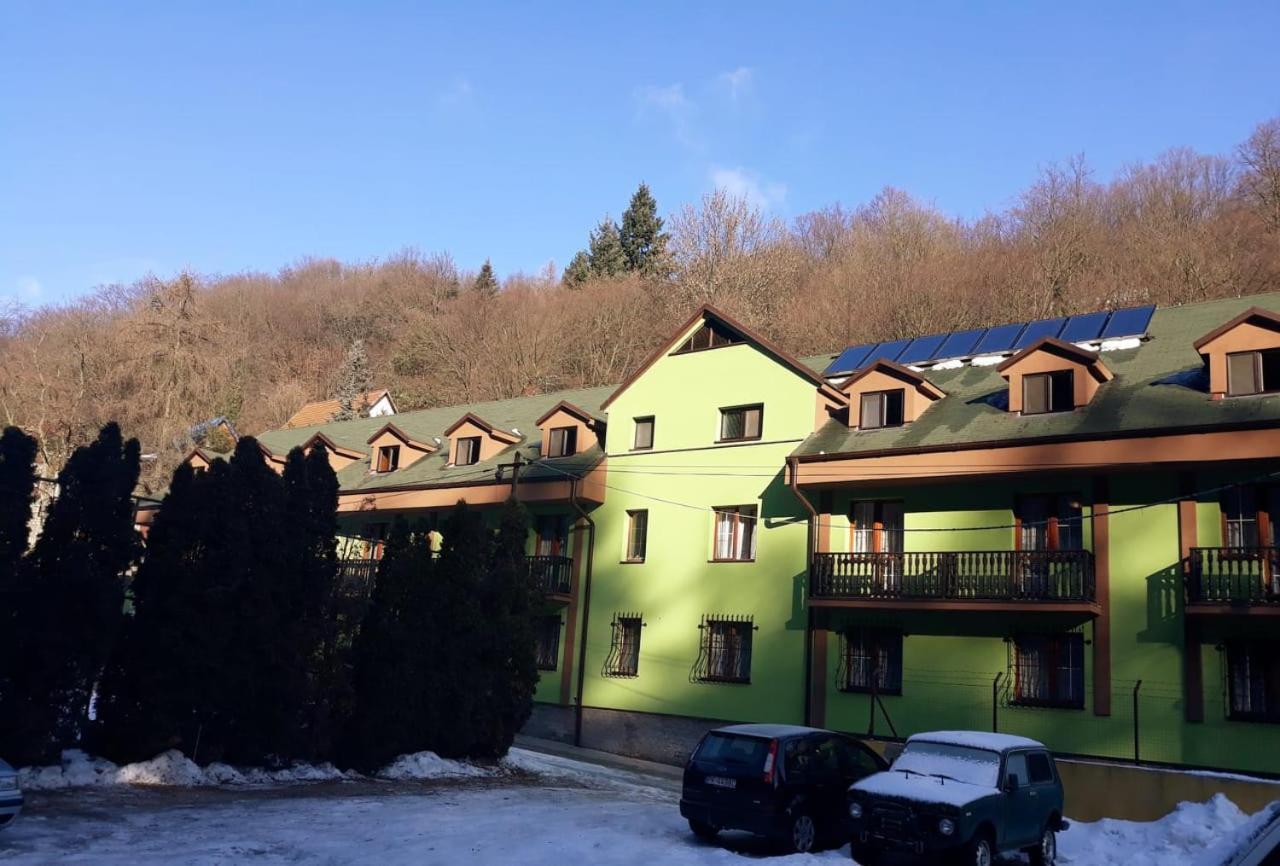 Horsky Hotel Eva Svätý Jur Dış mekan fotoğraf